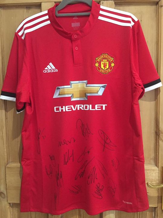 Wow look what’s just arrived for the charity dinner & auction! 

A full squad si…